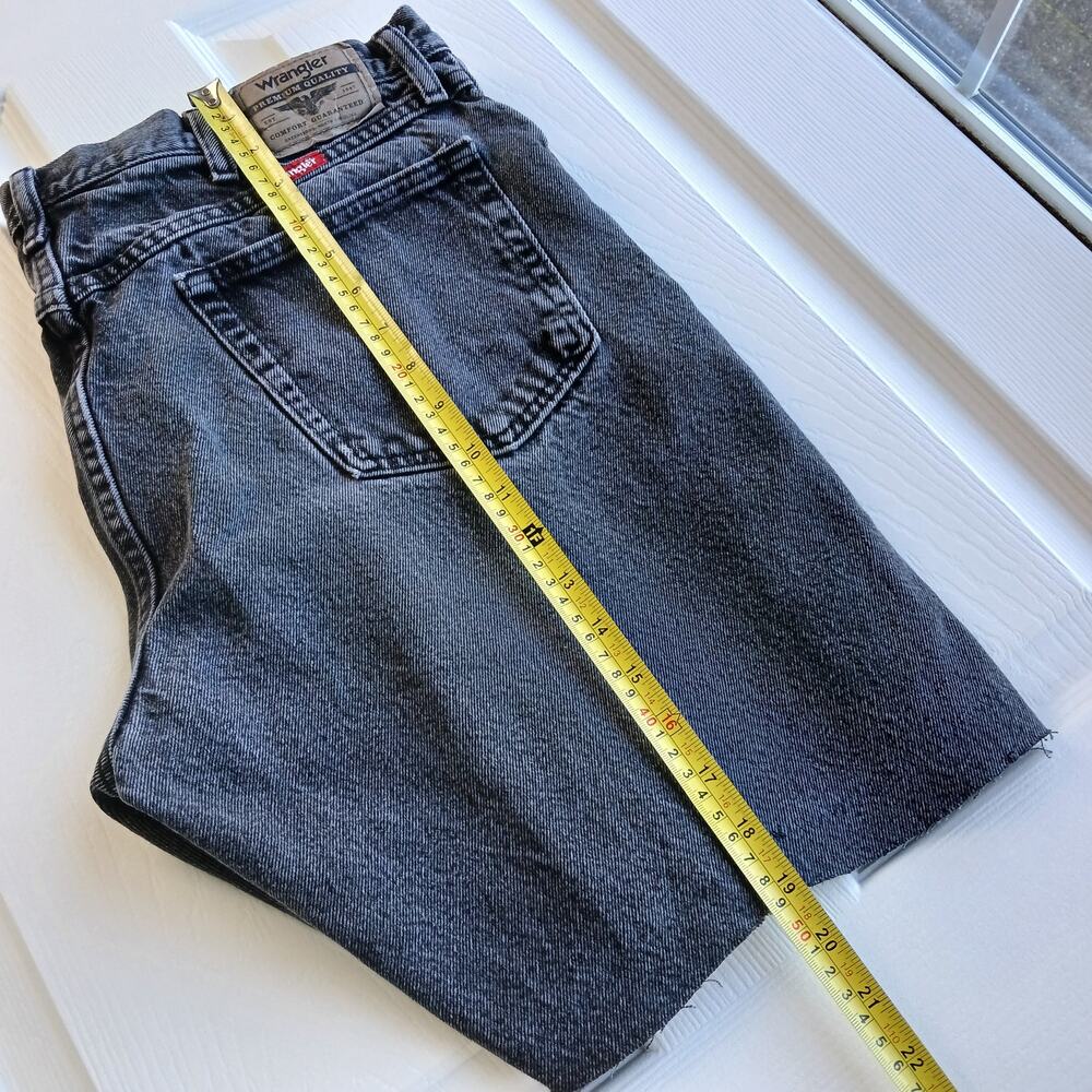 Wrangler Relaxed Fit Black Denim Jean Cutoffs 36" waist cotton shorts jorts - Picture 11 of 12